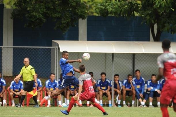 Com gol de Judivan e sob olhares dos membros do Ncleo Dirigente Transitrio, Raposa bateu o Bugre por 1 a 0