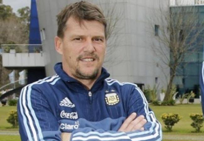 Atltico informou nesta tera-feira que Carlos Desio, contratado para ser o elo entre os profissionais e o time B, foi diagnosticado com COVID-19