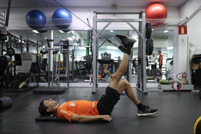 O Atltico realizou, nesta quinta-feira (10), a primeira atividade visando o clssico com o Amrica, vlido pela 5 rodada do Campeonato Mineiro. Com titulares em campo, o time de 'El Turco' Mohamed trabalhou para o confronto que ser disputado s 16h30 do sbado (12), no Estdio Independncia, em Belo Horizonte.