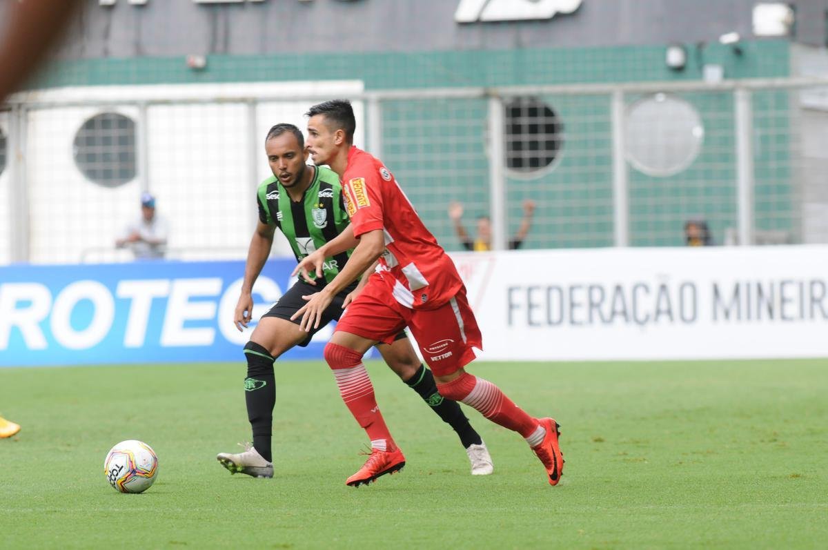 Fotos da vitria do Amrica sobre o Tombense, por 2 a 1, no Independncia, pela stima rodada do Campeonato Mineiro. Triunfo coloca Coelho na liderana do Estadual