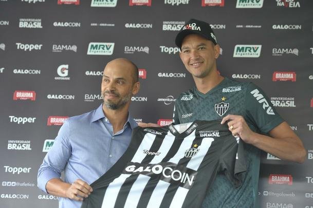 Zagueiro Rver, de 34 anos, assinou contrato com o Atltico at o fim da temporada 2021