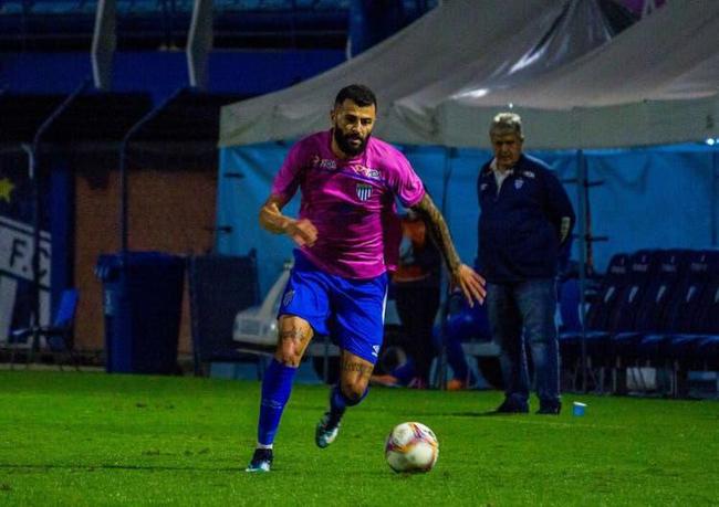 Joo Lucas - jogou 15 partidas e marcou um gol pelo Cruzeiro em 2020. No curto perodo no clube, enfrentou crticas da torcida por causa das dificuldades tanto no apoio ao ataque quanto na marcao. Sem espao na Toca, transferiu-se para o Ava no fim de setembro e, desde ento, tem atuado com frequncia como titular (oito vezes).