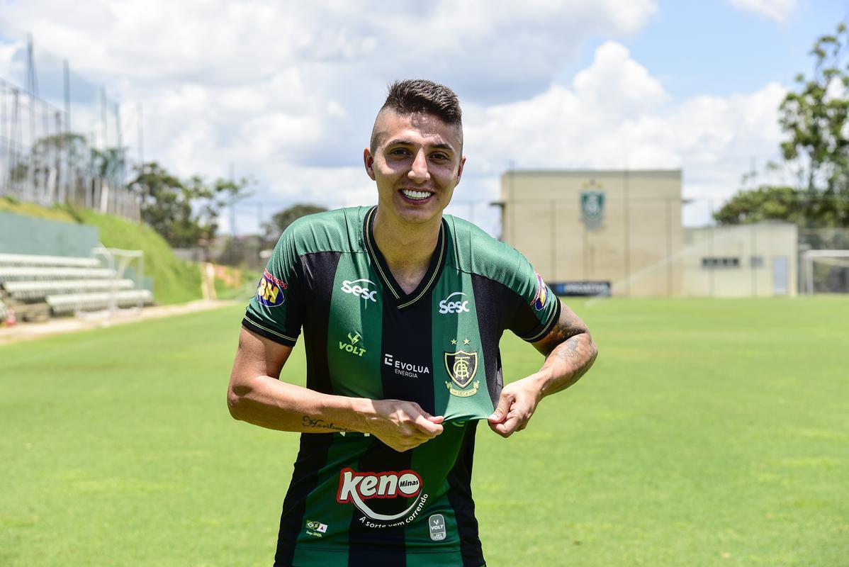 Meia-atacante Índio Ramírez sendo apresentado como novo reforço do América para 2022