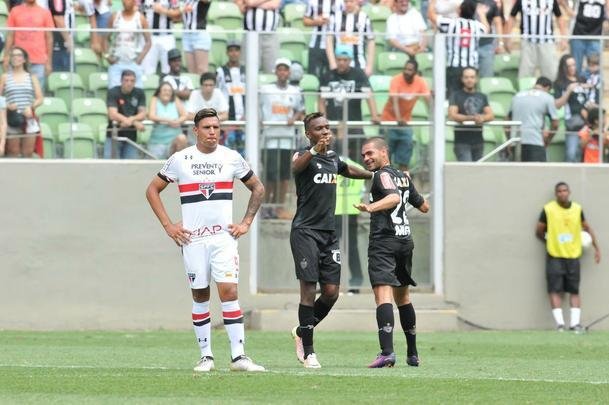 Galo saiu na frente, com Hyuri, mas levou virada do Tricolor. Maicon e Gilberto fizeram para o So Paulo