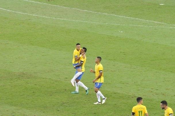 Paulinho marcou o terceiro do Brasil sobre a Argentina no Mineiro