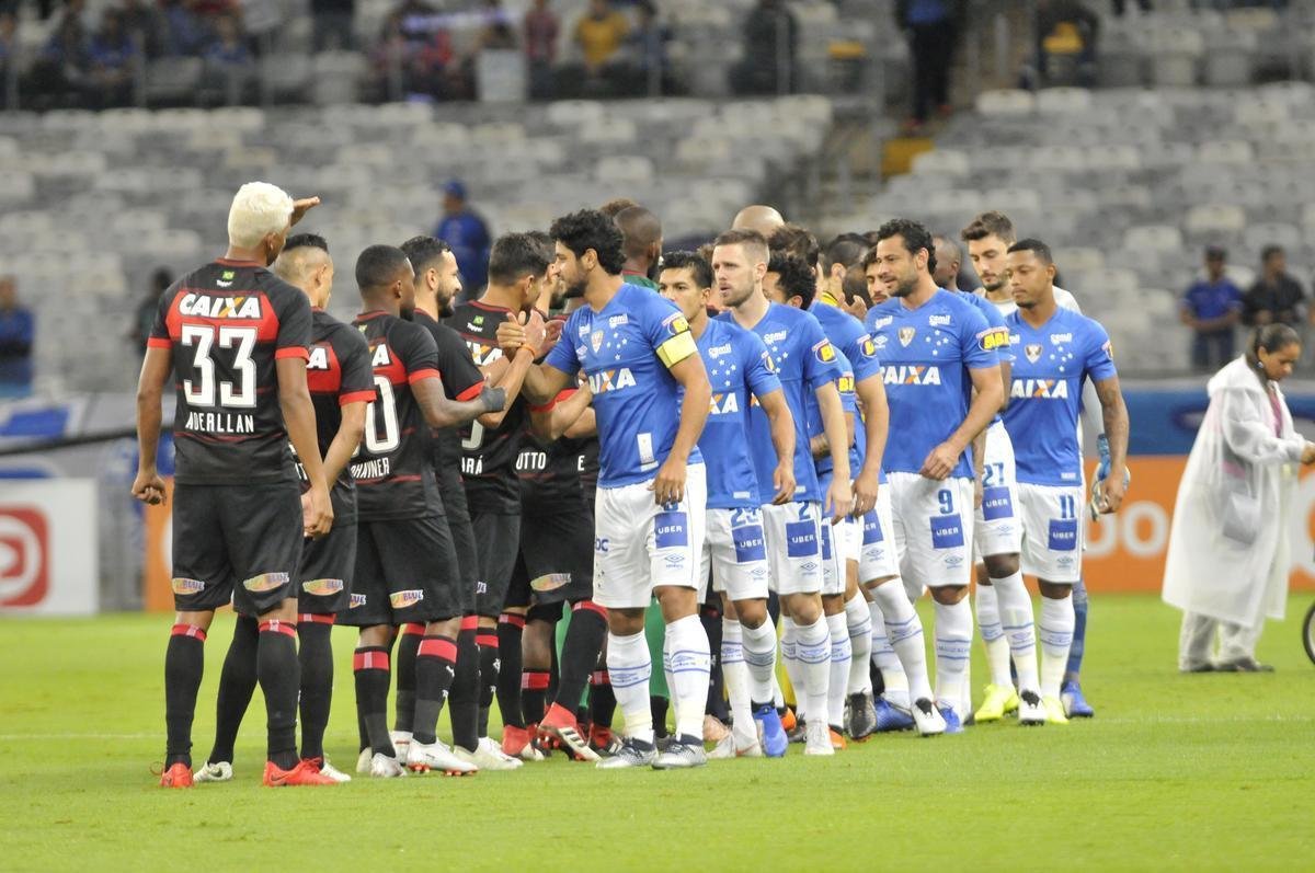 No segundo tempo, Fred marcou duas vezes e ampliou vantagem do Cruzeiro para 3 a 0