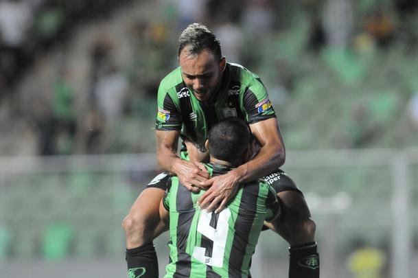 Com gols de Felipe Augusto e Al, Amrica venceu Coimbra por 2 a 0, nesta segunda-feira, no Independncia, pela sexta rodada do Campeonato Mineiro