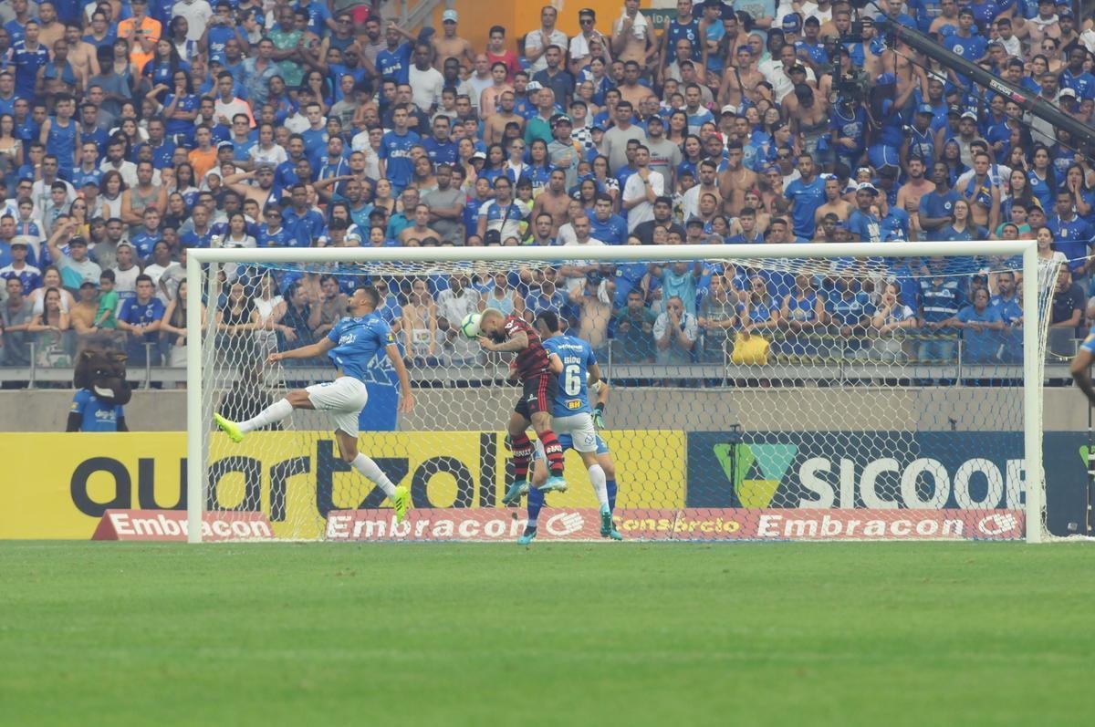 Cruzeiro e Flamengo se enfrentaram pela 20 rodada do Campeonato Brasileiro