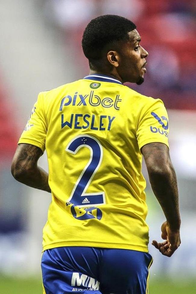 Fotos da partida entre Cruzeiro e Chapecoense, pela 24 rodada da Srie B do Campeonato Brasileiro. O jogo foi realizado neste sbado (13), no estdio Man Garrincha, em Braslia.