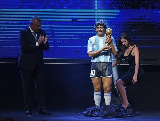 Maradona e Pel foram homenageados durante cerimnia em Luque, no Paraguai