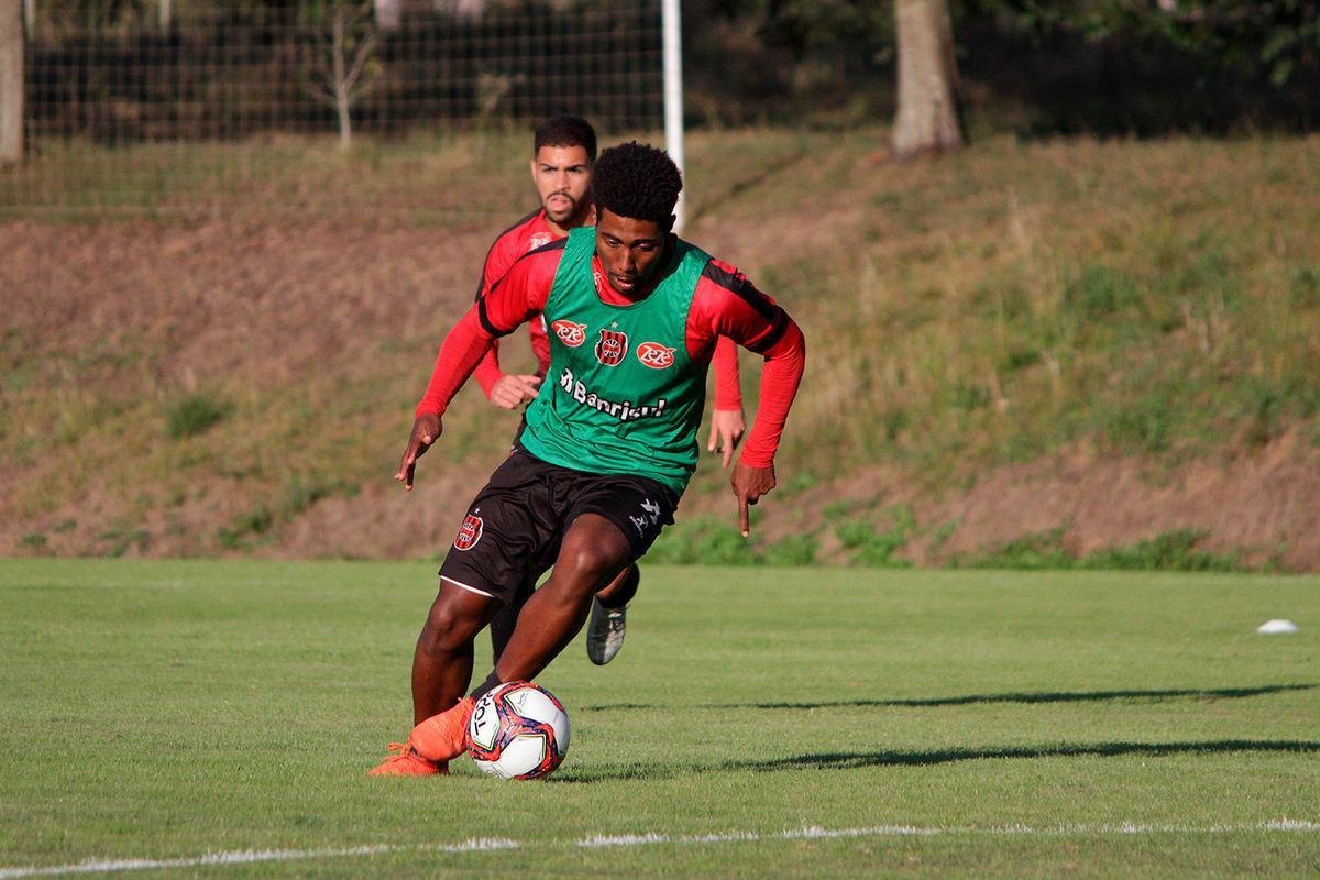 Arthur (lateral-esquerdo)