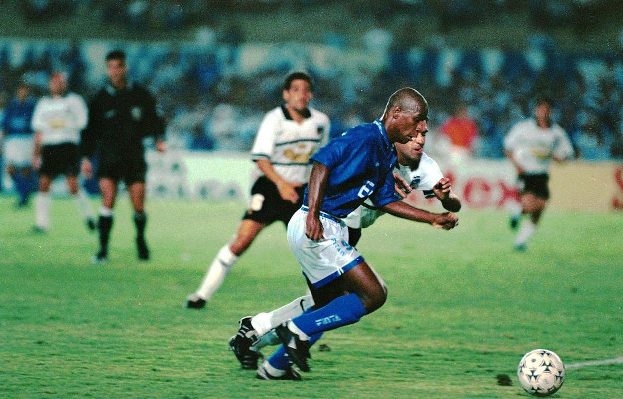 Nove ttulos - Cleisson (meio-campo/atacante). Perodo: 1992 a 1997. Conquistas: Copa do Brasil (1993, 1996), Copa Ouro (1995), Copa Master da Supercopa (1995), Campeonato Mineiro (1992, 1994, 1996 e 1997), Copa Libertadores da Amrica (1997). 