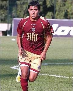 Castillo - Contratado junto ao Bolvar, da Bolvia, em 2008, ano do centenrio do Atltico, o atacante no conseguiu se firmar. Ele chegou a treinar separadamente para melhorar a condio fsica. Foram 23 jogos e apenas trs gols, um deles marcante, contra o Flamengo, no Maracan.