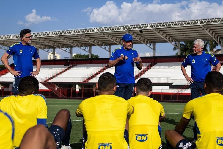 Com atividade no estádio Antônio Accioly, do Atlético-GO, o Cruzeiro encerrou a preparação para enfrentar o Goiás, pela 22ª rodada da Série B. A partida está marcada para 21h30 desta terça-feira, na Serrinha, em Goiânia.