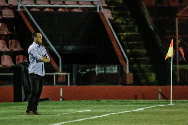 O Sport abriu o placar no primeiro tempo com Elton, escolhido pelo técnico Guto Ferreira como titular para a partida.