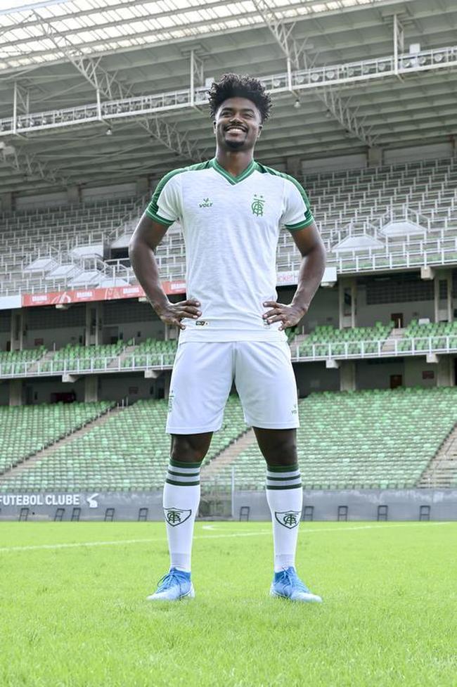 Fotos dos novos uniformes do América
