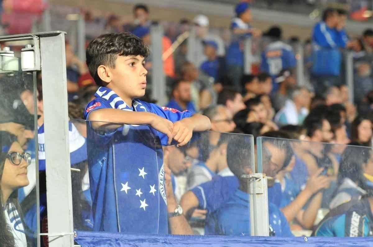 Imagens da torcida e da partida entre Cruzeiro e Santos, no Mineiro