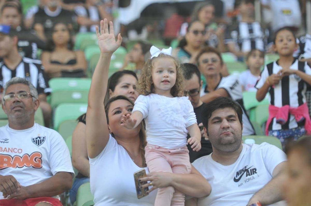 Torcida do Atltico acompanha duelo contra o Palmeiras, no Independncia