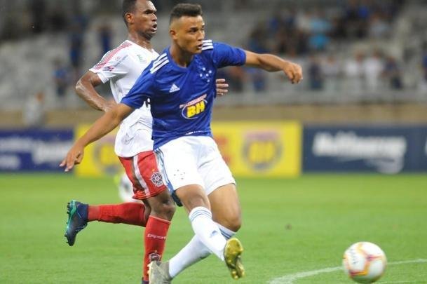 Welinton marcou o segundo gol da vitria do Cruzeiro sobre o Boa Esporte