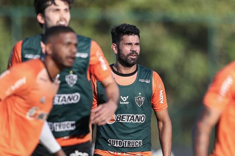 Fotos do primeiro treino de Diego Costa pelo Atlético