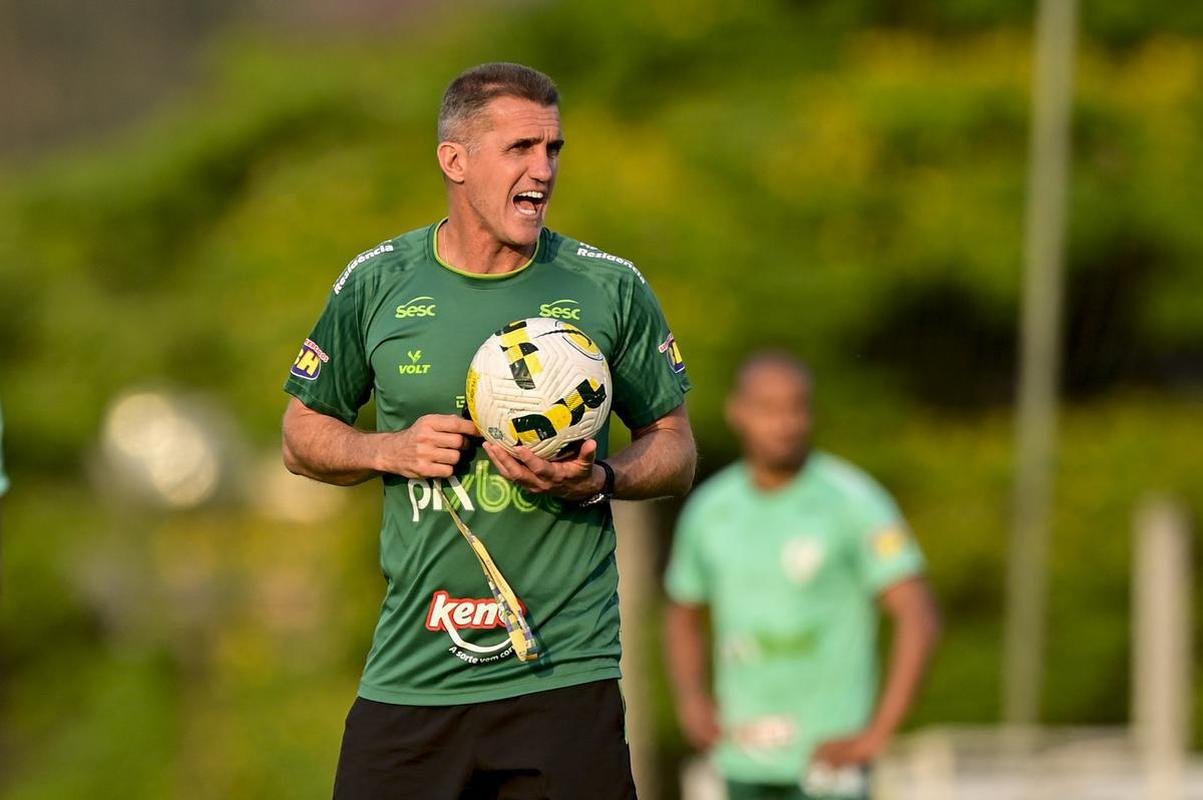 Em preparao para enfrentar o Corinthians no prximo domingo (18/9), o Amrica treinou nesta tera-feira (13/9)