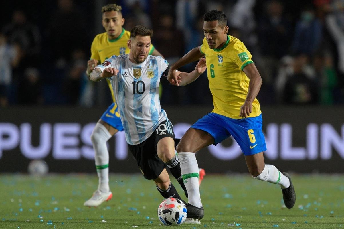 Sem Neymar, Brasil encarou a Argentina em clssco agitado pelas Eliminatrias