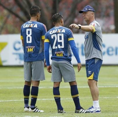 Mano comandou atividade tcnica nesta quarta, antes de Cruzeiro x Ponte, jogo de sbado, pela Srie A