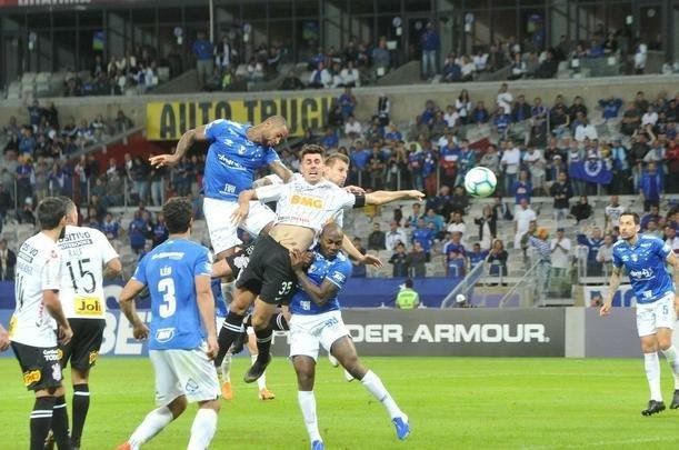 Fotos de Cruzeiro x Corinthians, no Mineiro, pela oitava rodada do Campeonato Brasileiro