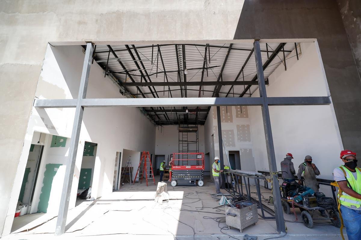 Ideia  mostrar a realidade das obras de construo do estdio do Galo
