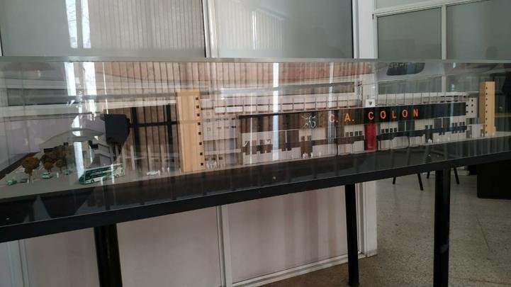 Construído em 1946, o Cemitério de Elefantes foi onde o Colón venceu o Santos de Pelé, a Seleção Argentina, o Peñarol, então campeão mundial, e os poderosos River Plate e Boca Juniors