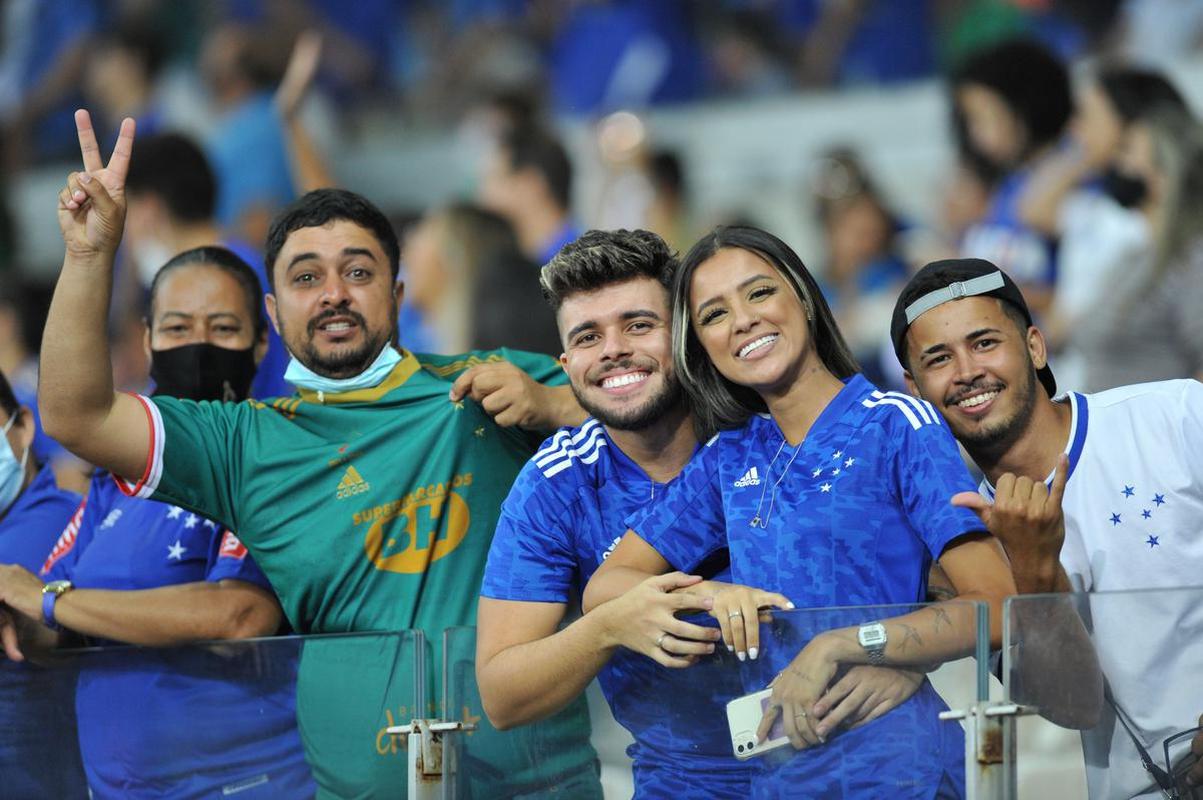Torcida do Cruzeiro lotou Mineiro na partida contra o Nutico nas despedidas de Rafael Sobis e Ariel Cabral