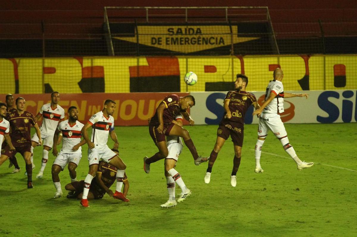 Equipes se enfrentaram no fechamento da rodada nesta segunda-feira na Ilha do Retiro