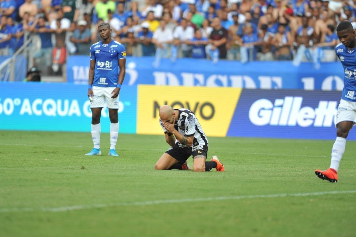 Fotos do primeiro tempo do clssico entre Cruzeiro e Atltico, no Mineiro, pelo Brasileiro