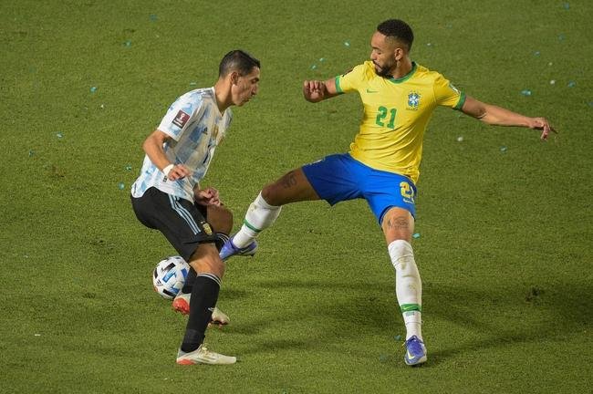 Sem Neymar, Brasil encarou a Argentina em clssco agitado pelas Eliminatrias