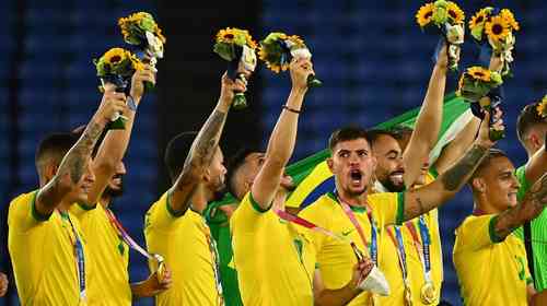 Com vitória no futebol, Brasil iguala o recorde de ouros em uma