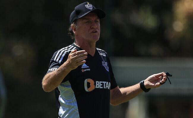 Cuca já disse que vaga na Libertadores é obrigação