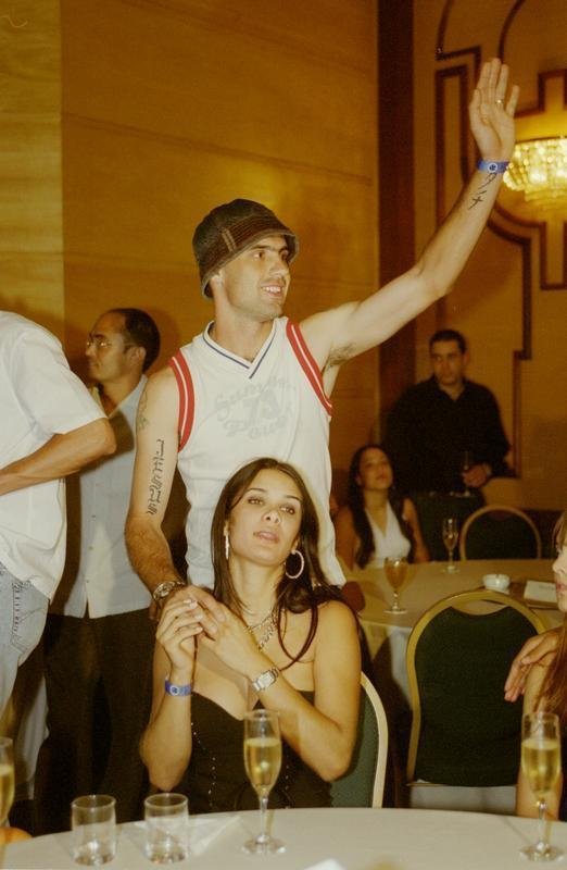 Aps a grande festa no Mineiro com a vitria sobre o Paysandu por 2 a 1, e tambm nas ruas de Belo Horizonte, em desfile carro aberto, jogadores, integrantes da comisso tcnica e dirigentes do Cruzeiro comemoraram o ttulo brasileiro e a indita Trplice Coroa de 2003 em evento fechado no hotel Ouro Minas, em Belo Horizonte. Familiares dos campees estiveram presentes. Imagens do arquivo do Estado de Minas mostraram a euforia dos jogadores, do tcnico Vanderlei Luxemburgo, do presidente Alvimar de Oliveira Costa e do vice, Zez Perrella, naquele 30 de novembro.