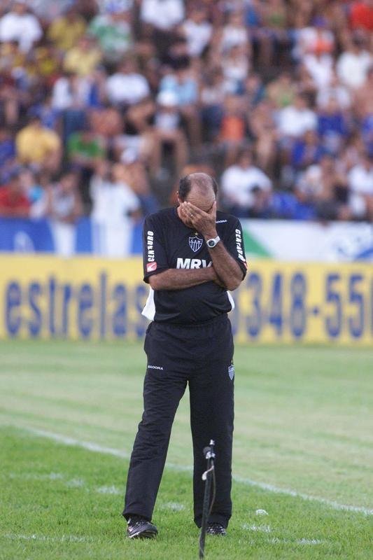Procpio dirigiu o Atltico em 328 partidas, num total de seis passagens. Os perodos foram 1979/1981, 1984/1985, 1992, 1995/1996, 2003 e 2004/2005. Sob o comando dele, o Galo foi campeo da Copa Conmebol de 1992. Ele levantou a taa nos Mineiros de 1978, 1979 e 1980. Na foto, Procpio em sua passagem pelo Atltico no ano de 2005.