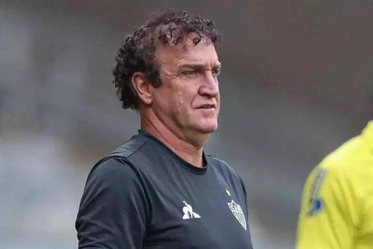 ltimo treinador do Atltico antes de Turco, Cuca ainda est sem clube. O planejamento do ex-comandante alvinegro, no entanto,  permanecer desta forma at o fim do ano