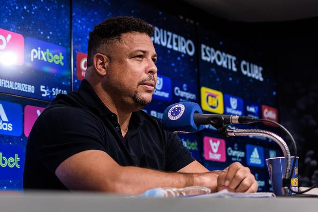 Em sua primeira visita  Toca da Raposa II, Ronaldo concedeu entrevista coletiva e teve contato com jogadores e comisso tcnica do Cruzeiro. Ele tambm se encontrou com scios da categoria Diamante.