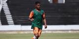 Jogadores do Santa Cruz treinaram no est�dio do Arruda, j� apresentando trabalhos com bola no gramado, sob a supervis�o do t�cnico Itamar Sch�lle. Todos os atletas e os membros da comiss�o t�cnica seguem submetidos �s medidas de afastamento social.