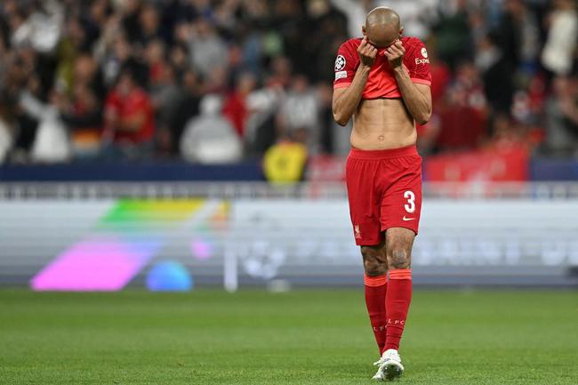 Fotos da decepo de torcedores e jogadores do Liverpool com a perda do ttulo da Champions League