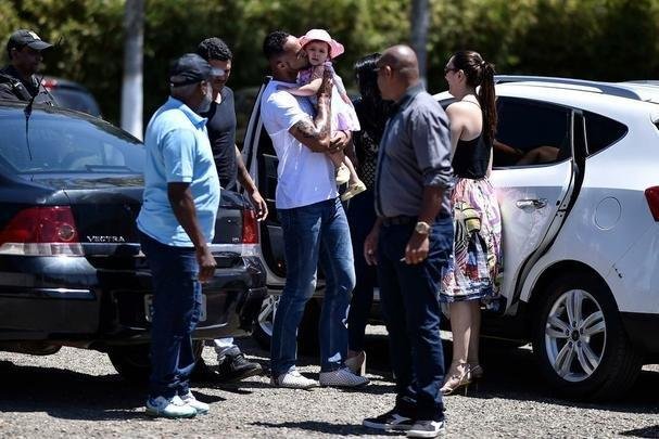 Goleiro Bruno foi apresentado neste sbado pelo Poos de Caldas