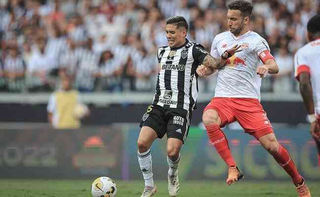 Meio-campista Matas Zaracho durante o jogo entre Atltico e Red Bull Bragantino