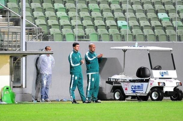 Equipes se enfrentaram nesta segunda-feira, s 20h, pela sexta rodada da Srie B do Brasileiro