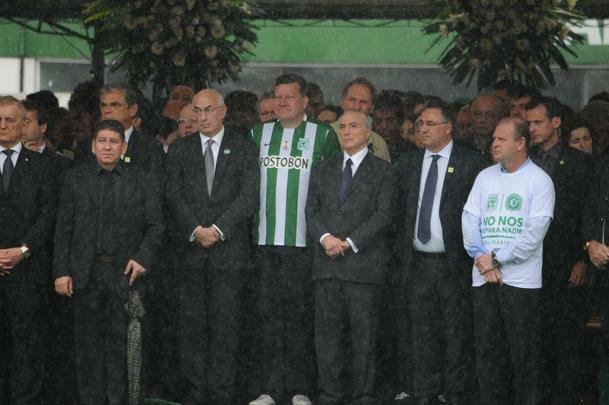 Prefeito de Chapec, Luciano Buligon, vestiu camisa do Atltico Nacional de Medelln em homenagem ao povo colombiano