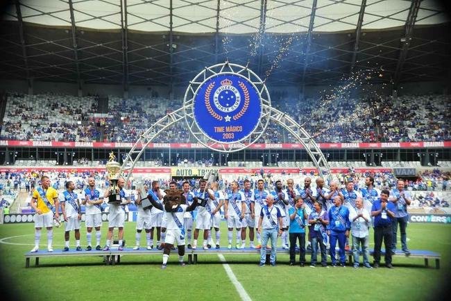 Cruzeiro: time campeo da Trplice Coroa de 2003 venceu equipe de masters por 2 a 1, neste domingo, em jogo festivo realizado no Mineiro