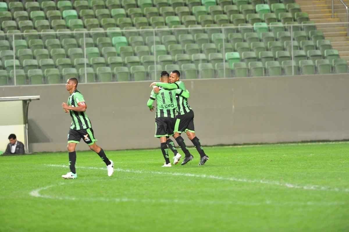 Amrica e Londrina se enfrentaram no Independncia, pela 18 rodada da Srie B do Brasileiro