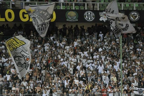 Fotos da torcida do Atltico, no Independncia, durante partida de ida da semifinal do Mineiro, contra o Amrica