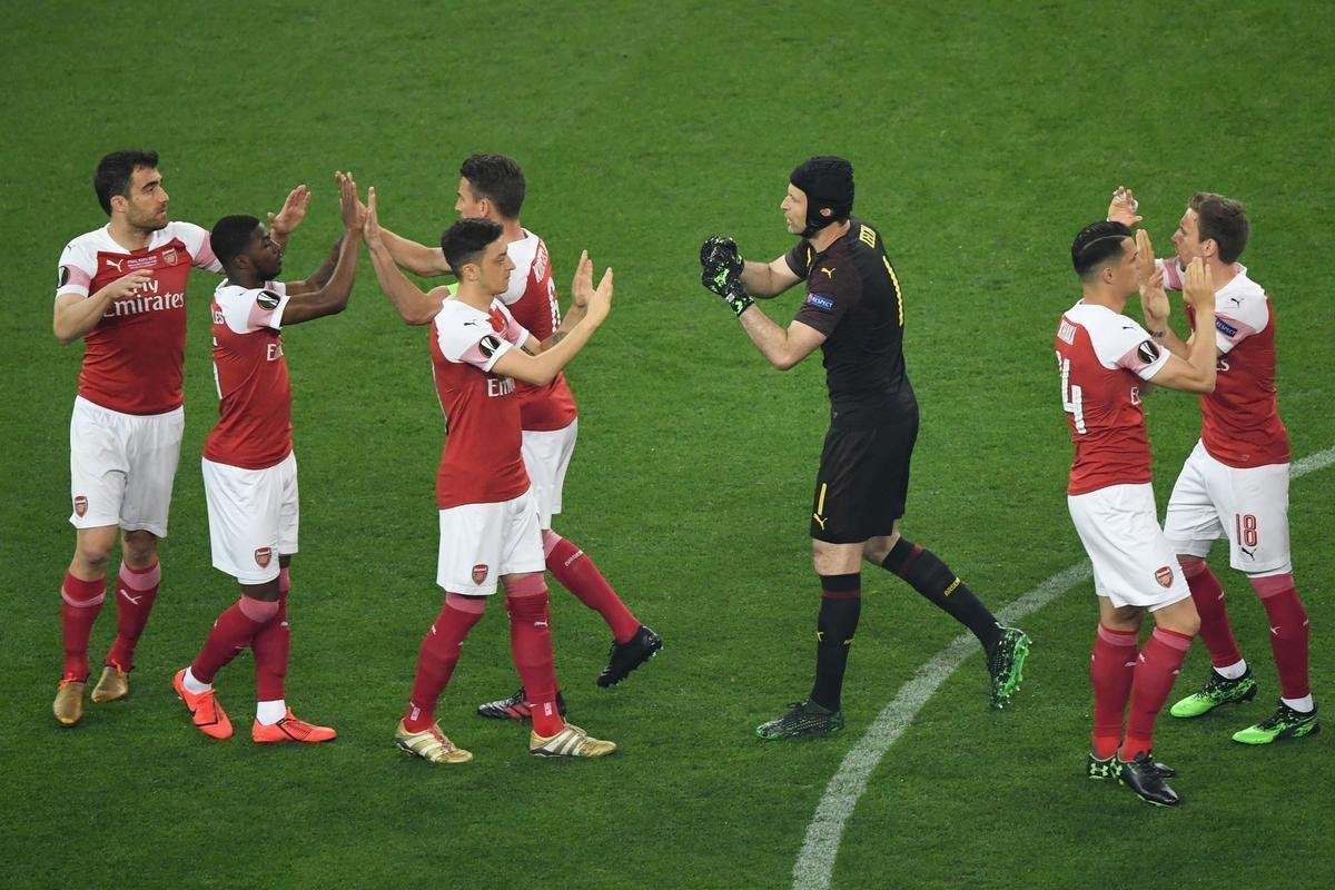 Com direito a um show de Hazard no segundo tempo, quando o craque belga marcou dois gols e ainda deu assistncia para Pedro balanar as redes, o Chelsea goleou o Arsenal por 4 a 1, nesta quarta-feira, no estdio Olmpico de Baku, no Azerbaijo, e conquistou o seu segundo ttulo da Liga Europa